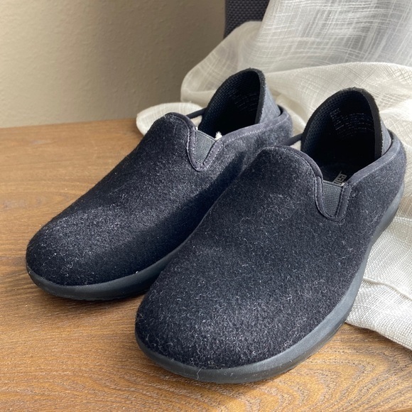 Earth Shoes, Sherpa lining, felt outer finish. - Picture 1 of 9